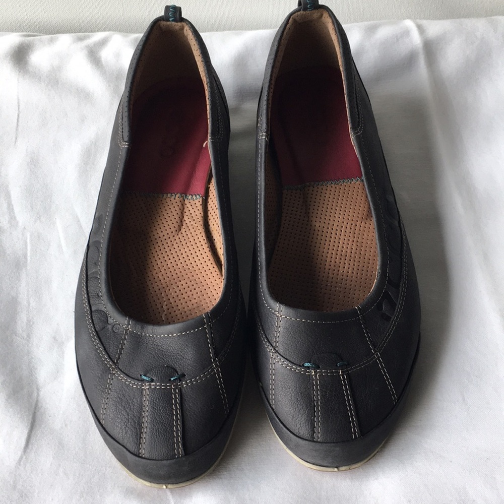 Ecco gray flat shoes Sz 8